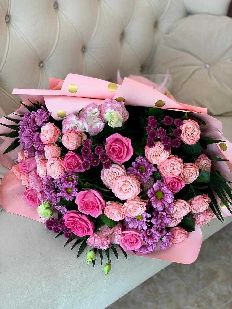 Букет цветов из: Хризантемы, Розы и Лизиантусы в Старой Калитве