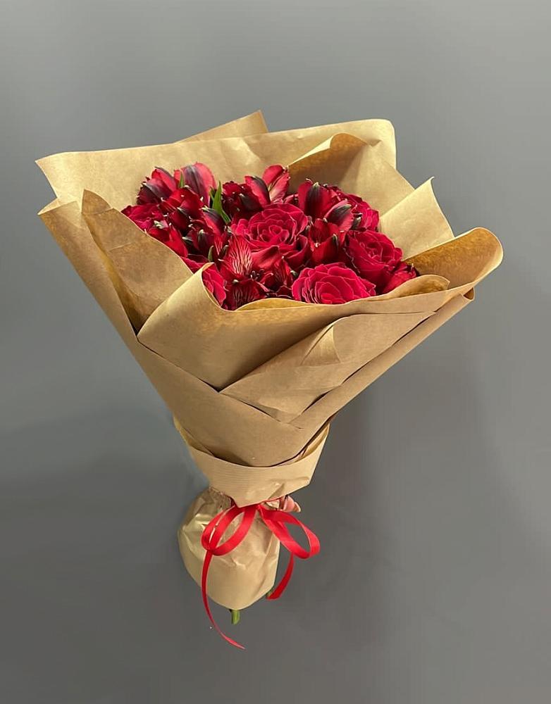 Букет цветов из: Альстромерии и Розы в Старой Калитве