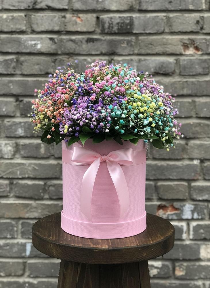Цветочная композиция из Гипсофила и Розы в шляпной коробке в Старой Калитве