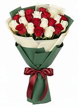 Букет Микс из красных и белых роз в Старой Калитве