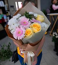 Букет цветов из:  Герберы, Розы и Хризантемы в Старой Калитве