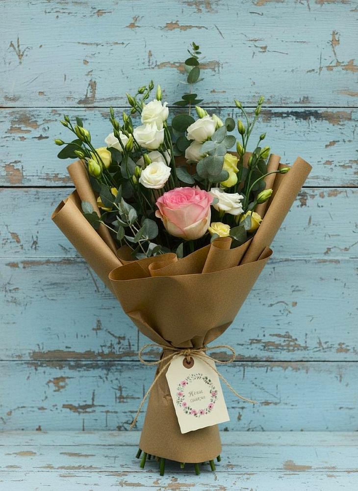 Букет цветов из: Розы и Лизиантусы в Старой Калитве