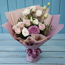 Букет цветов из:  Розы и Лизиантусы в Старой Калитве