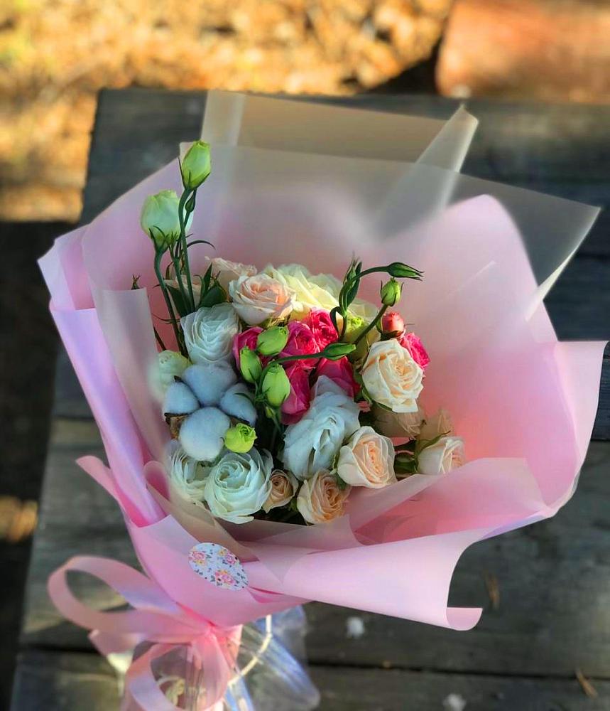 Букет цветов из: Розы и Лизиантусы в Старой Калитве