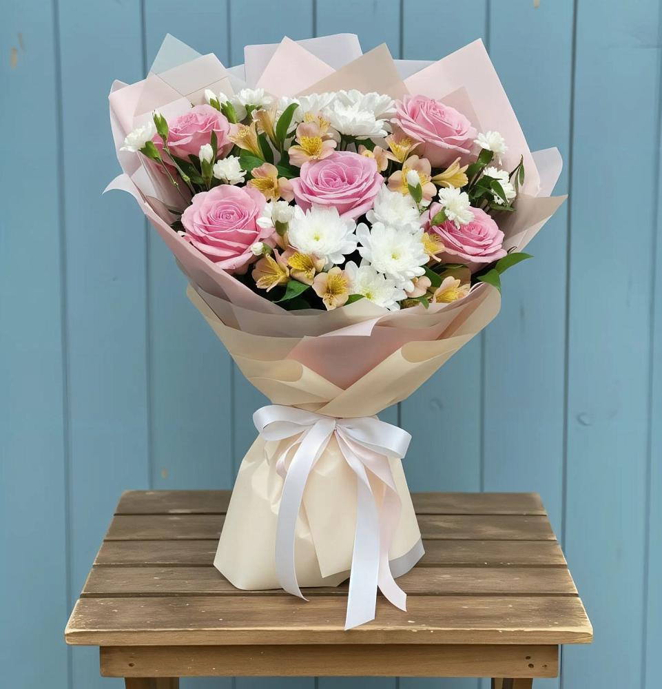 Букет цветов из: Гвоздики, Орхидеи и Розы в Старой Калитве