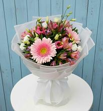 Букет цветов из:  Герберы, Альстромерии и Лизиантусы #REPLACE_PRED# Старой Калитве