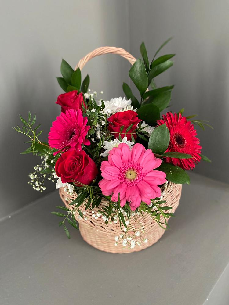 Цветочная композиция из Розы, Хризантемы и Герберы в корзине в Старой Калитве