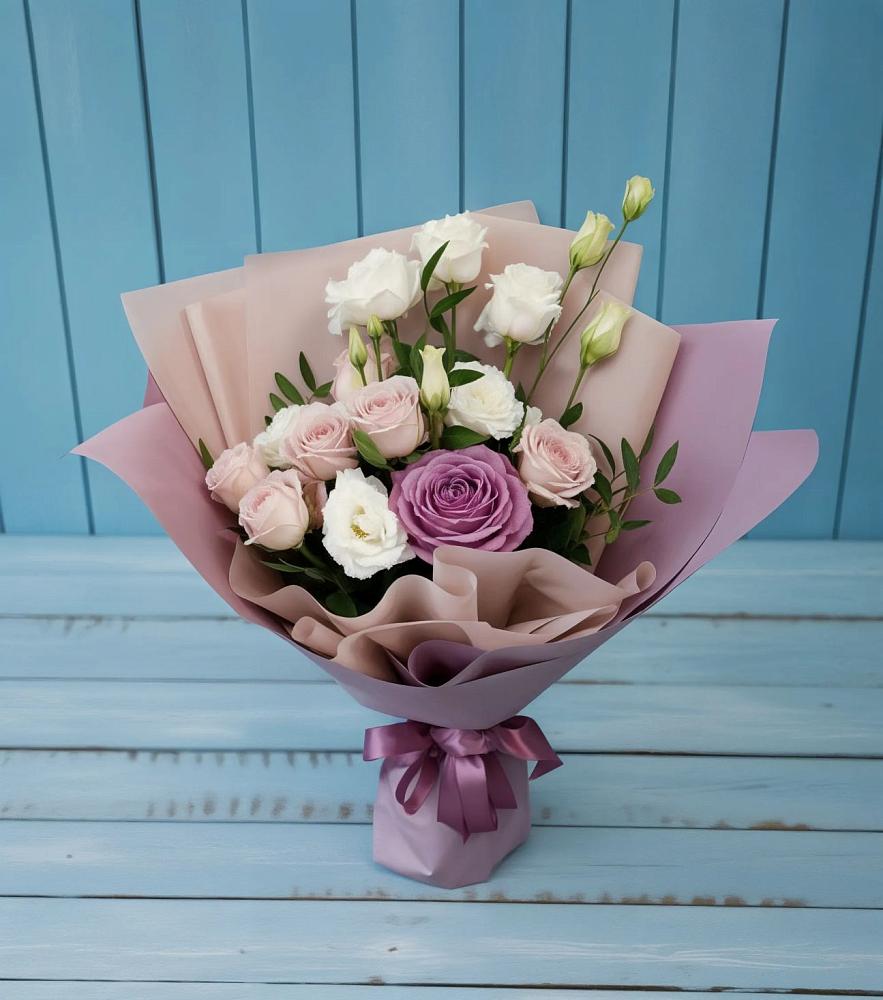 Букет цветов из: Розы и Лизиантусы в Старой Калитве