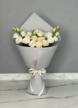 Букет цветов из:  Розы и Лизиантусы в Старой Калитве